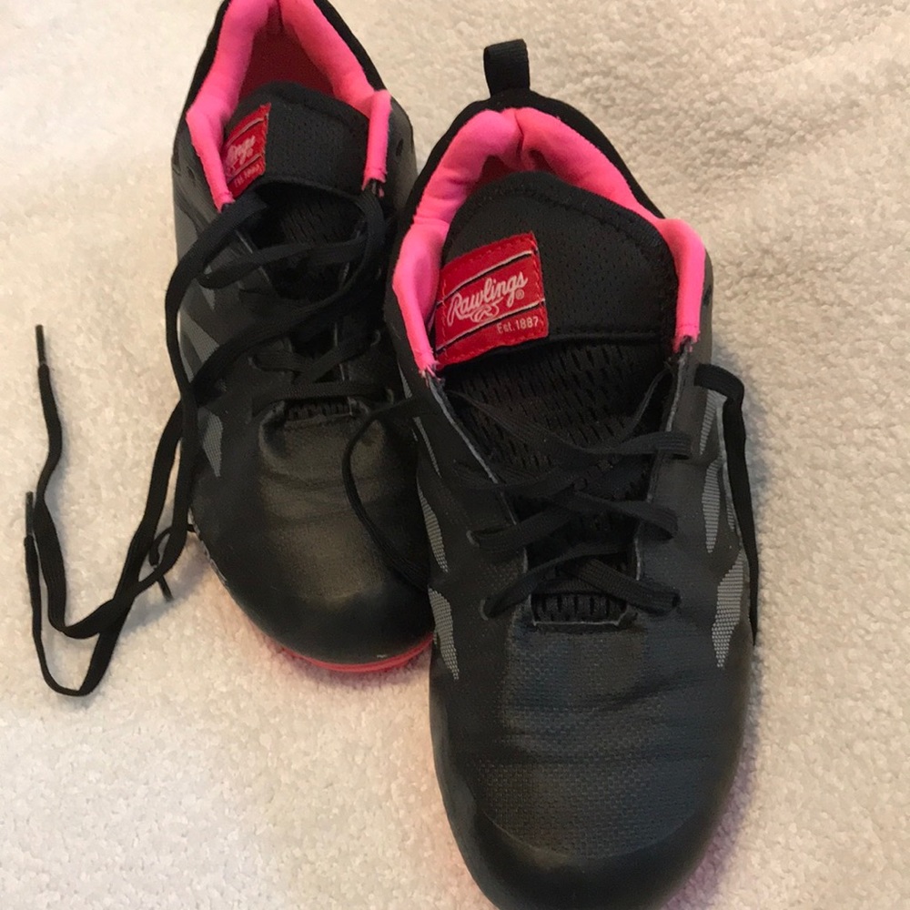 Rawlings size 6 cleats. Wore one season.